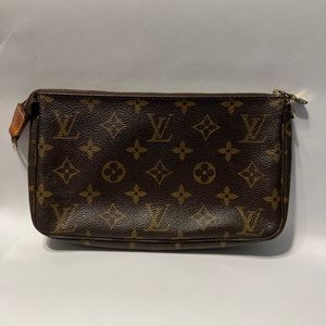 Louis Vuitton Signature Pochette